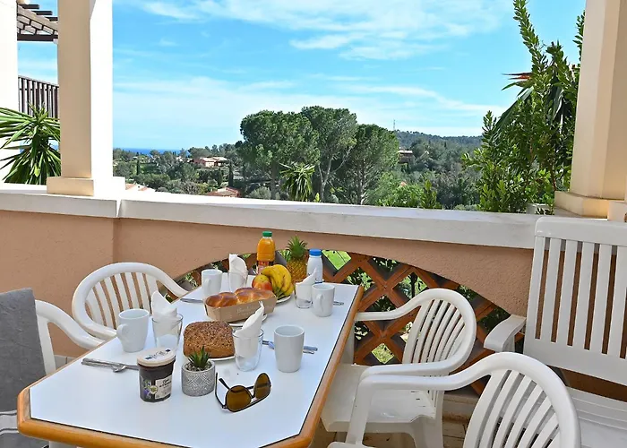 L'esquinade - F2 105 By Interhome Saint-Raphaël